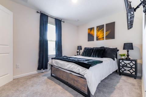 Bed, TV and multimedia, Bedroom