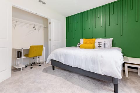 Bed, Seating area, Bedroom