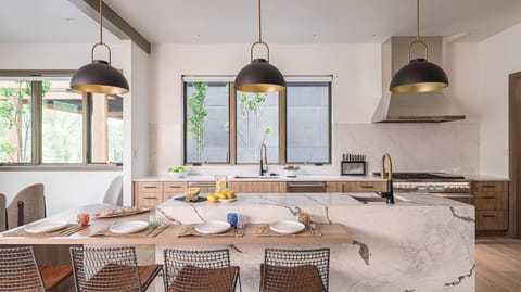 Dining area, kitchen