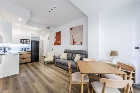 Kitchen or kitchenette, Living room, Seating area, Dining area