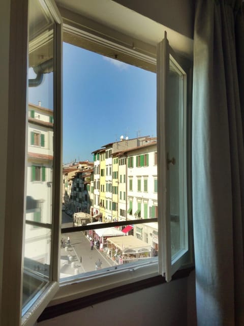 Property building, View (from property/room), Balcony/Terrace, City view, Landmark view, Street view
