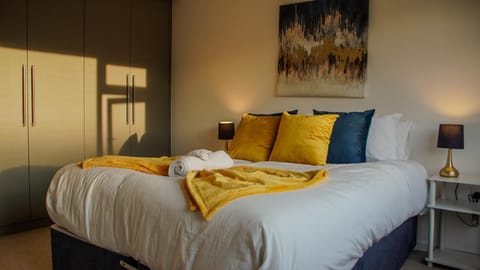 Bed, Bedroom, towels, towels, wardrobe