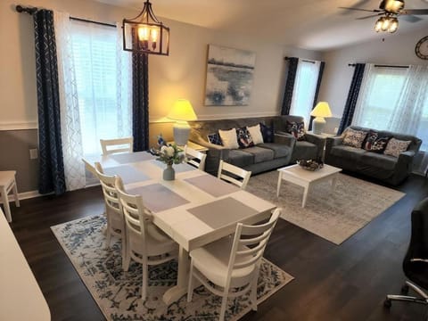 Gorgeous condo at River Oaks golf grounds House in Carolina Forest