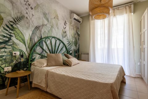 Bed, Photo of the whole room, Bedroom, air conditioner