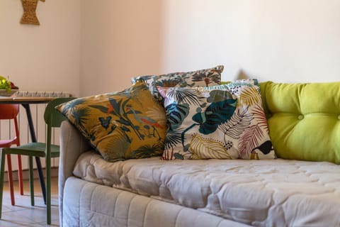 Living room, Decorative detail, Seating area