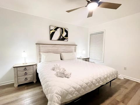 Spacious duplex short walk to the beach shared Pool House in Crescent Beach