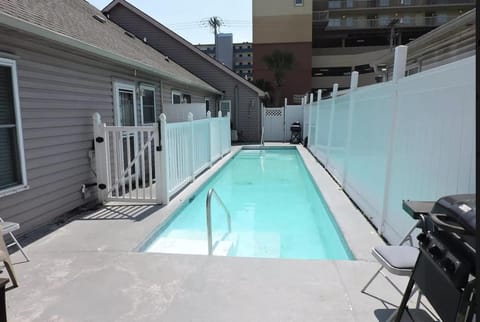 Spacious duplex short walk to the beach shared Pool House in Crescent Beach