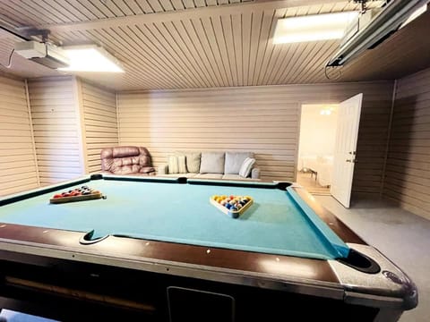 Spacious duplex short walk to the beach shared Pool House in Crescent Beach