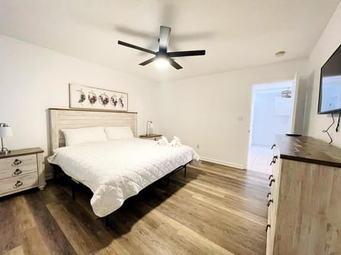 Spacious duplex short walk to the beach shared Pool House in Crescent Beach