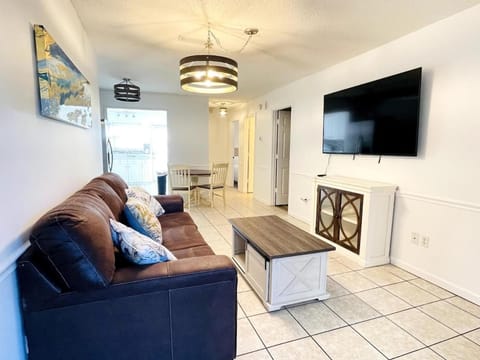 Spacious duplex short walk to the beach shared Pool House in Crescent Beach