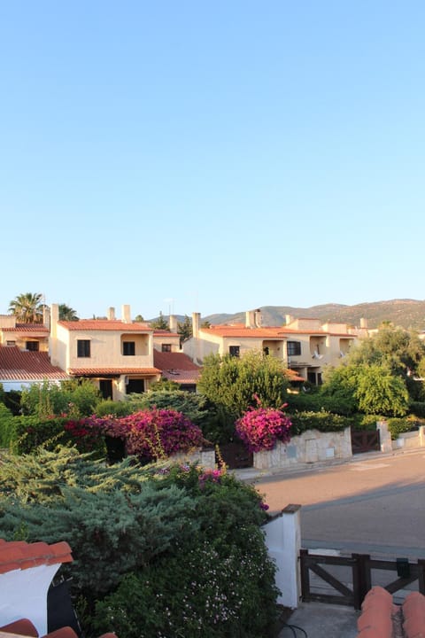 Property building, Natural landscape, Quiet street view, Parking