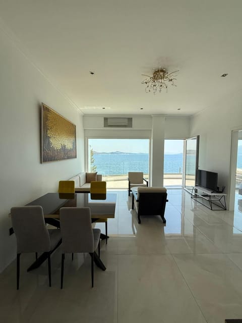 TV and multimedia, Living room, Sea view, air conditioner