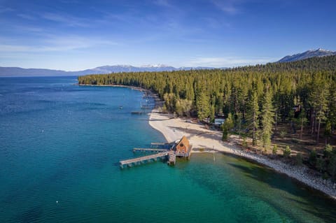 Splendid at Chamberlands by Tahoe Getaways - Chamberlands HOA, Private Hot Tub & Walk to Lake Tahoe House in Homewood
