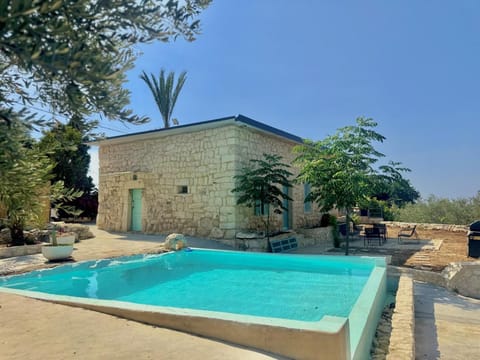 Property building, Day, Swimming pool