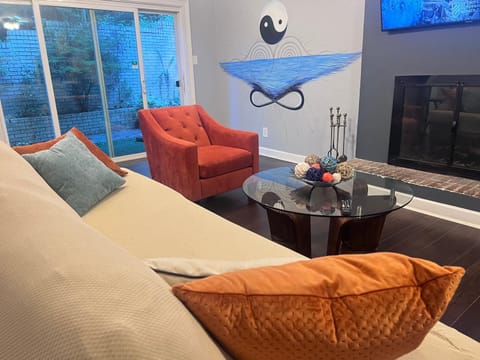 Family Circle in Embry Hills Chalet in Doraville