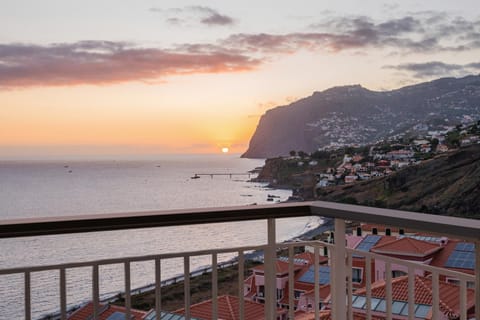 Balcony/Terrace, City view, Mountain view, Sea view, Sunset