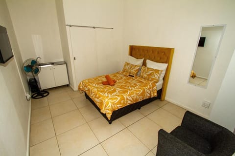 Lodge Luxe, Cozy Bedrooms, Free WiFi, Robust Security Nature lodge in Cape Town