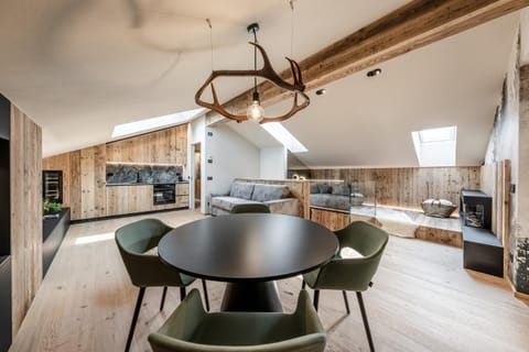 Kitchen or kitchenette, Dining area, dishwasher, oven, stove