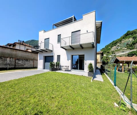 Property building, Spring, Day, Natural landscape, Garden, Garden view