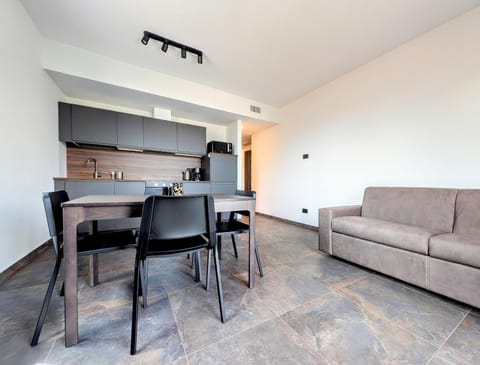 Kitchen or kitchenette, Living room, Seating area, Dining area