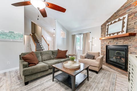 about 1 Mi to Dtwn Alpharetta Home with Screened Porch! House in Alpharetta