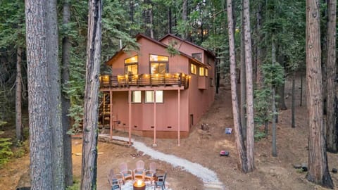 Property building, Facade/entrance, Night