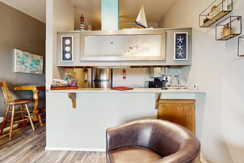 Seaside Serenity Apartment in Ocean Shores