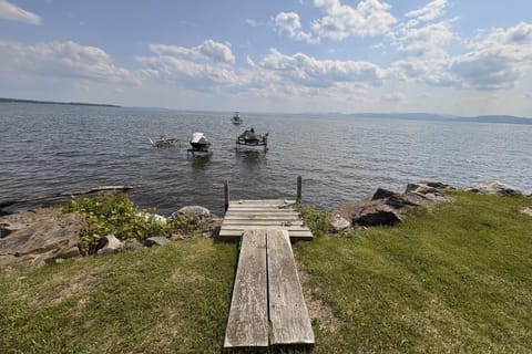 Lazy Lake Days House in Malletts Bay