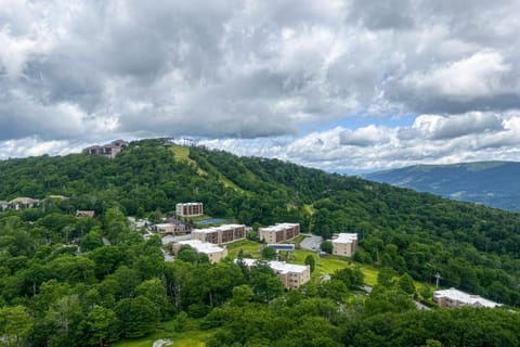 Misty Morning Apartment in Sugar Mountain