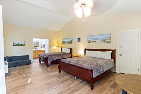 Wooded Lake of the Ozarks Studio with Pool Access Apartment in Lake of the Ozarks