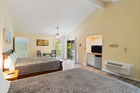 Wooded Lake of the Ozarks Studio with Pool Access Apartment in Lake of the Ozarks