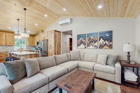 Paintbrush Haven House in Roslyn