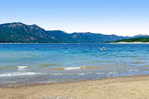 Paintbrush Haven House in Roslyn