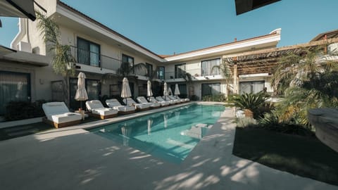 Property building, Patio, Day, Balcony/Terrace, Pool view, Swimming pool, sunbed