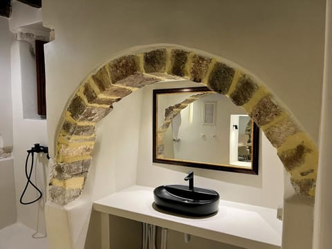 Katharsis - 15th c Venetian Palace - Naxos Old Town III Apartment in Naxos