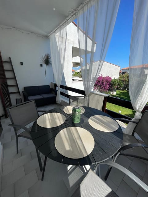 View (from property/room), Balcony/Terrace, Seating area