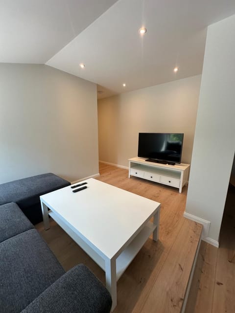 Communal lounge/ TV room, TV and multimedia, Living room, Seating area, Evening entertainment