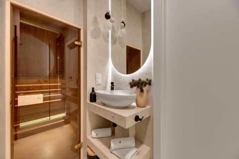 Family & Business Sauna Apartments Baltic Horizon No 2 PREMIUM SPA - 3 Bedroom with Private Sauna, Jacuzzi, Rooftop Gym & Panoramic Terrace, Balcony, Underground Garage Apartment in Gdansk