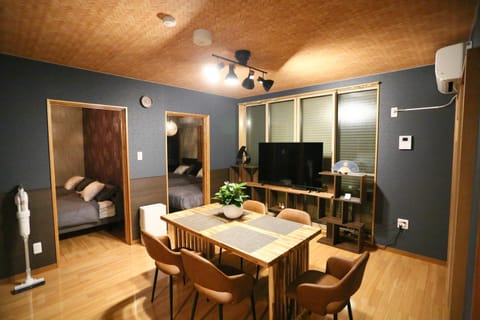 Communal lounge/ TV room, TV and multimedia, Dining area