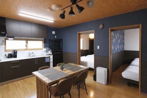 Kitchen or kitchenette, Photo of the whole room, Dining area