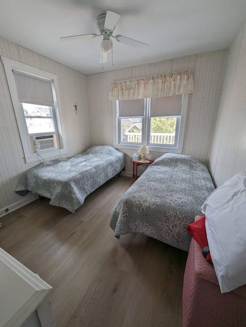 Heart of Beach Haven - Bay view House in Beach Haven