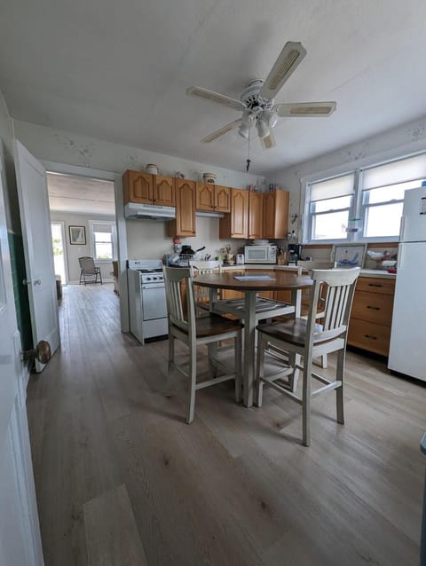 Heart of Beach Haven - Bay view House in Beach Haven