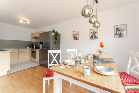 Kitchen or kitchenette, Dining area, dishwasher, stove