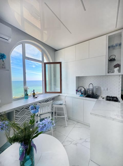 Kitchen or kitchenette, Sea view