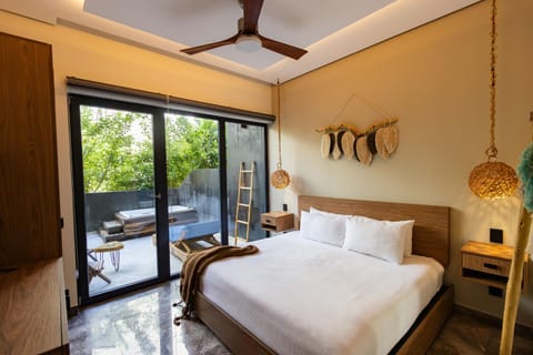 Bed, Hot Tub, TV and multimedia, Balcony/Terrace, Bedroom, Garden view, sunbed, wardrobe, air conditioner