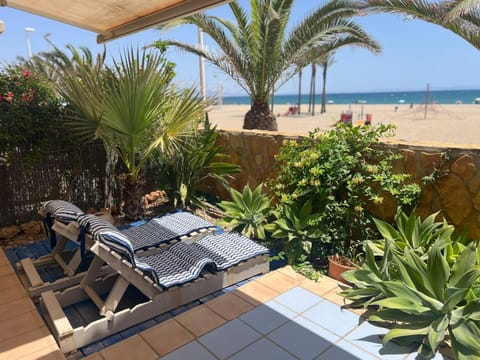 Natural landscape, View (from property/room), Balcony/Terrace, Beach, Sea view, sunbed