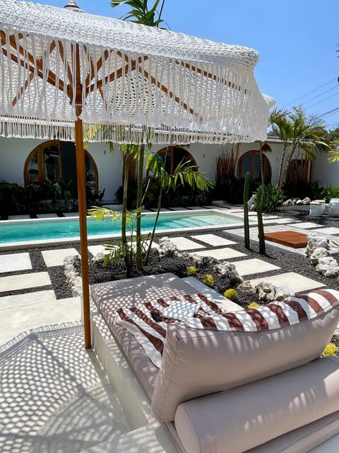 Garden, Garden, Swimming pool, Swimming pool, sunbed