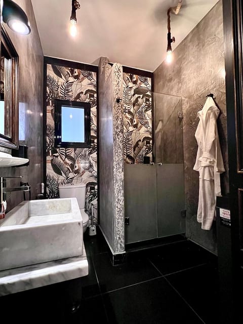 Shower, Bathroom, towels