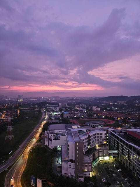 View (from property/room), City view, Sunrise