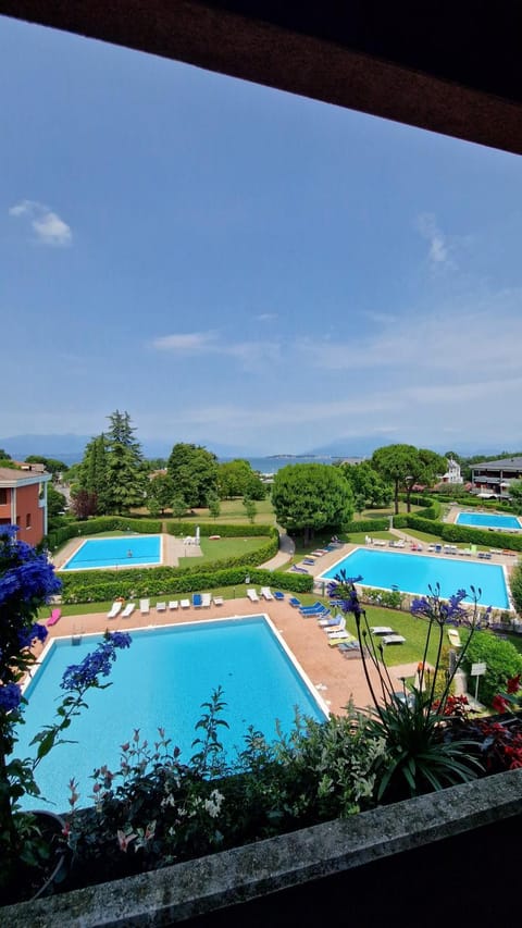 Day, Natural landscape, Garden view, Lake view, Mountain view, Pool view, Swimming pool, Inner courtyard view